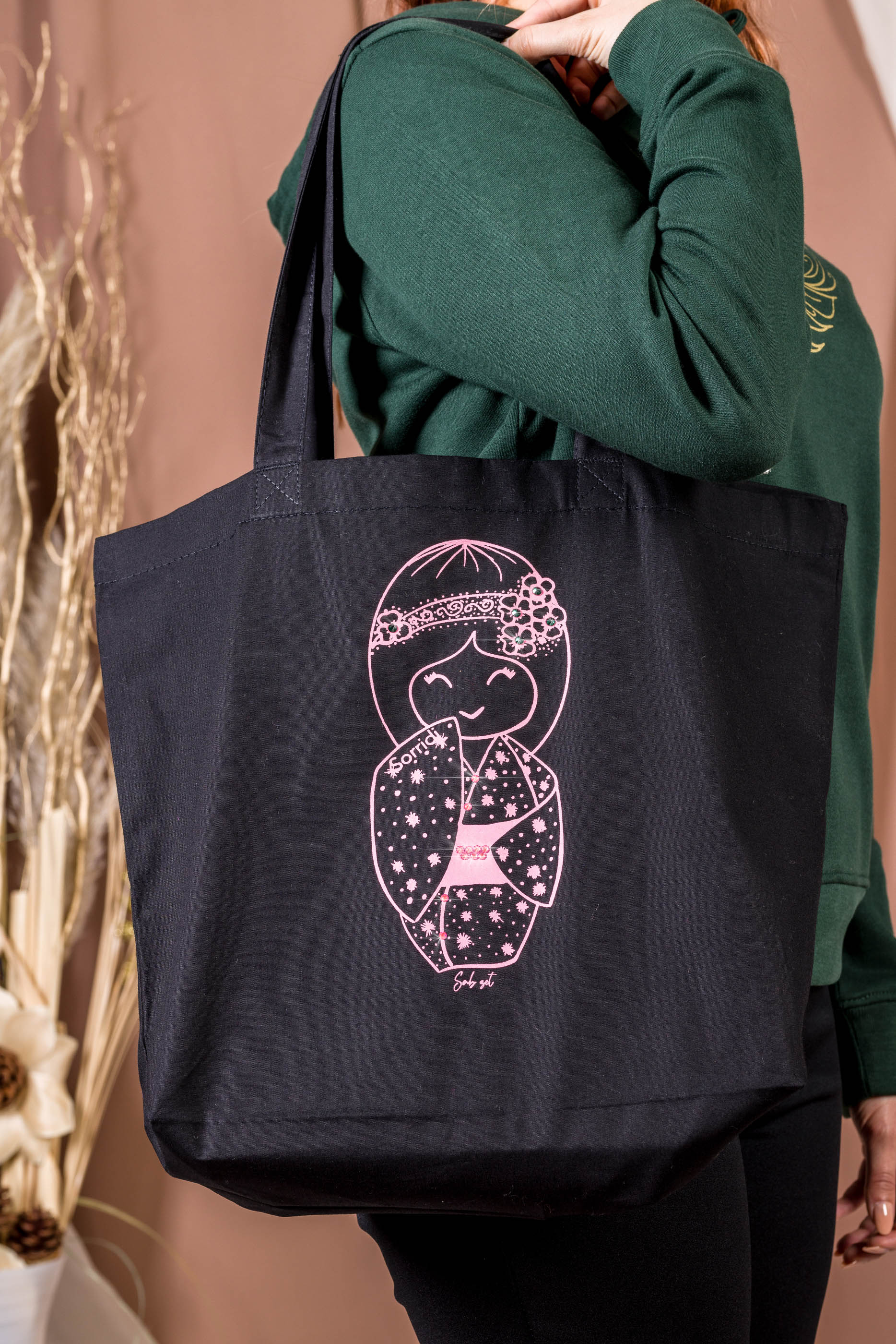 kokeshi black shopper smile