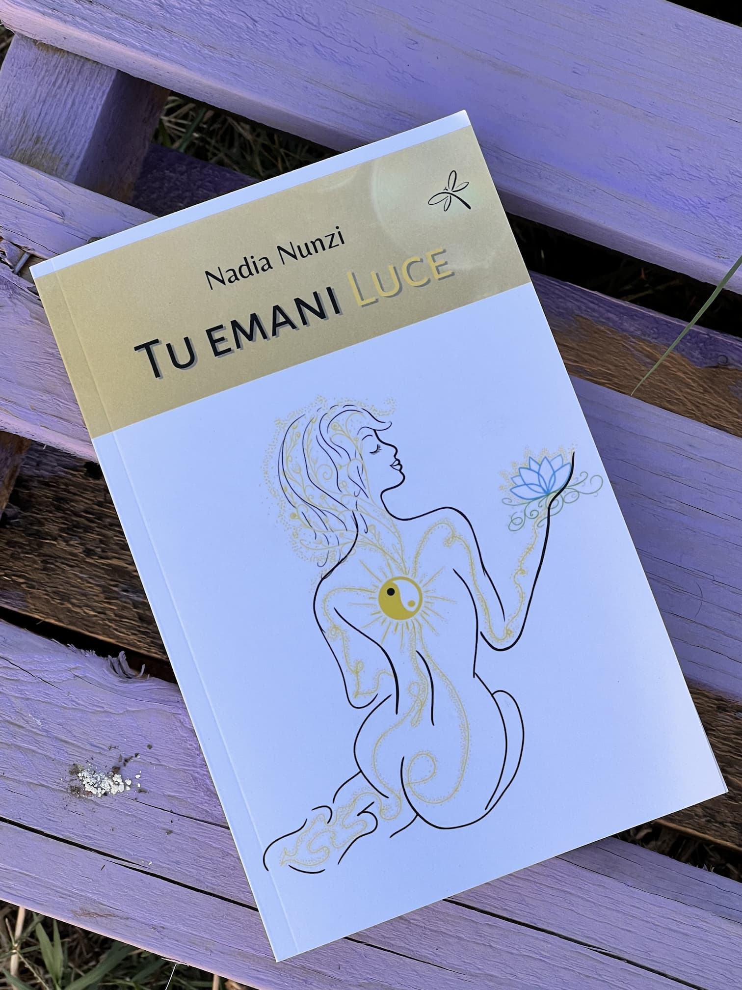 Libro Tu emani luce di Nadia Nunzi