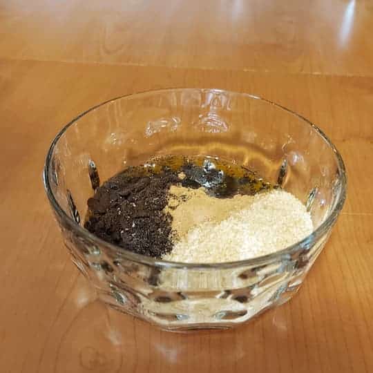 fondi di caffè e zucchero di canna